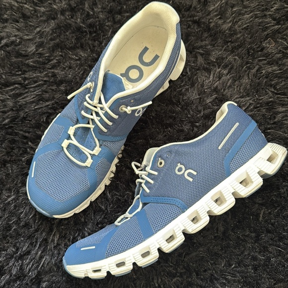 ON Sneakers. Blue size 9 - Picture 2 of 6